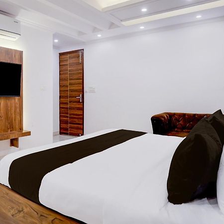 Townhouse Hotel Grand Emporio By Sbg Near Vaishali Metro Station Ghaziabad Esterno foto