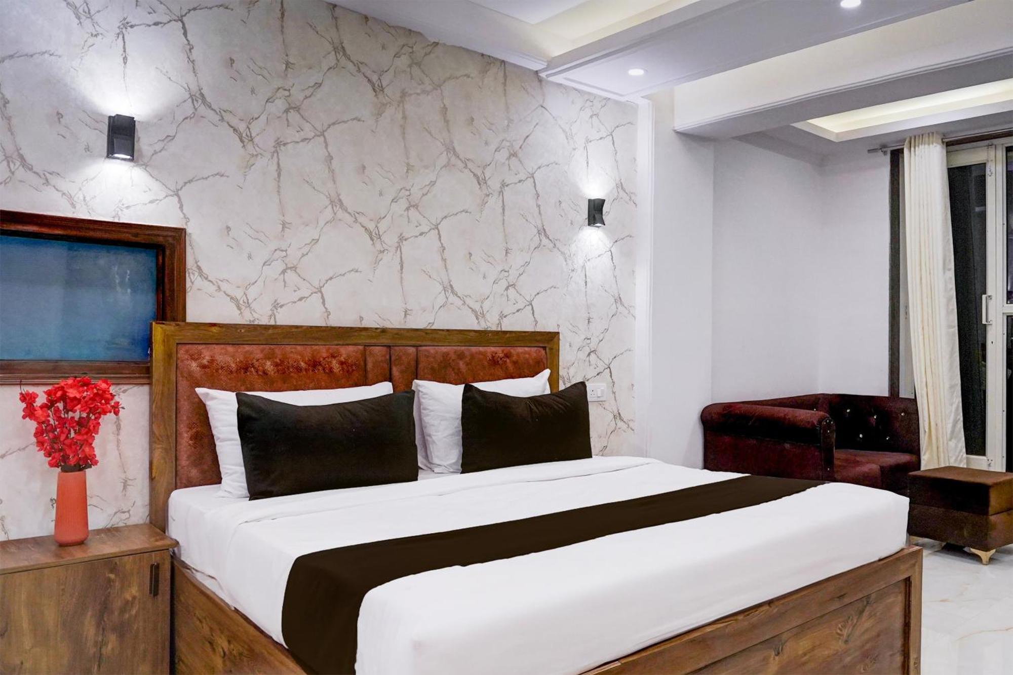 Townhouse Hotel Grand Emporio By Sbg Near Vaishali Metro Station Ghaziabad Esterno foto