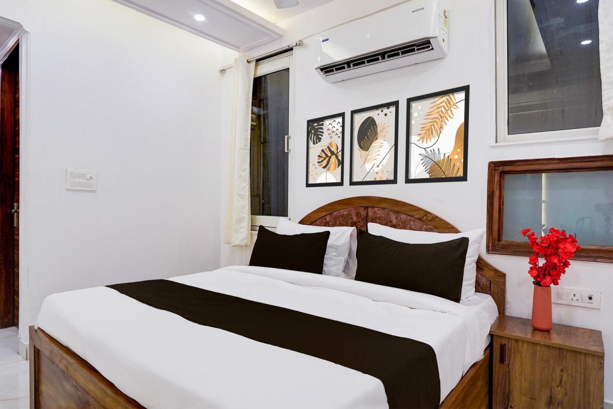 Townhouse Hotel Grand Emporio By Sbg Near Vaishali Metro Station Ghaziabad Esterno foto