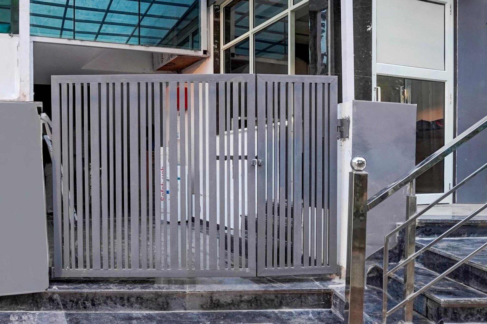 Townhouse Hotel Grand Emporio By Sbg Near Vaishali Metro Station Ghaziabad Esterno foto