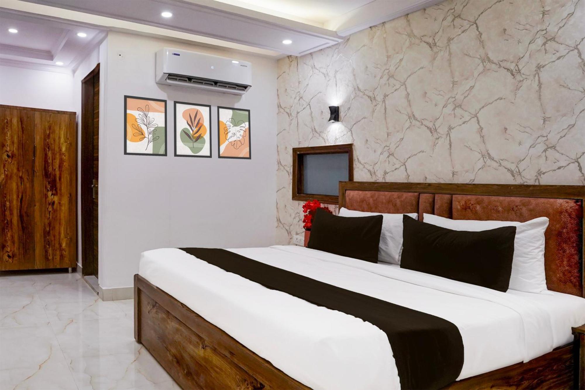 Townhouse Hotel Grand Emporio By Sbg Near Vaishali Metro Station Ghaziabad Esterno foto