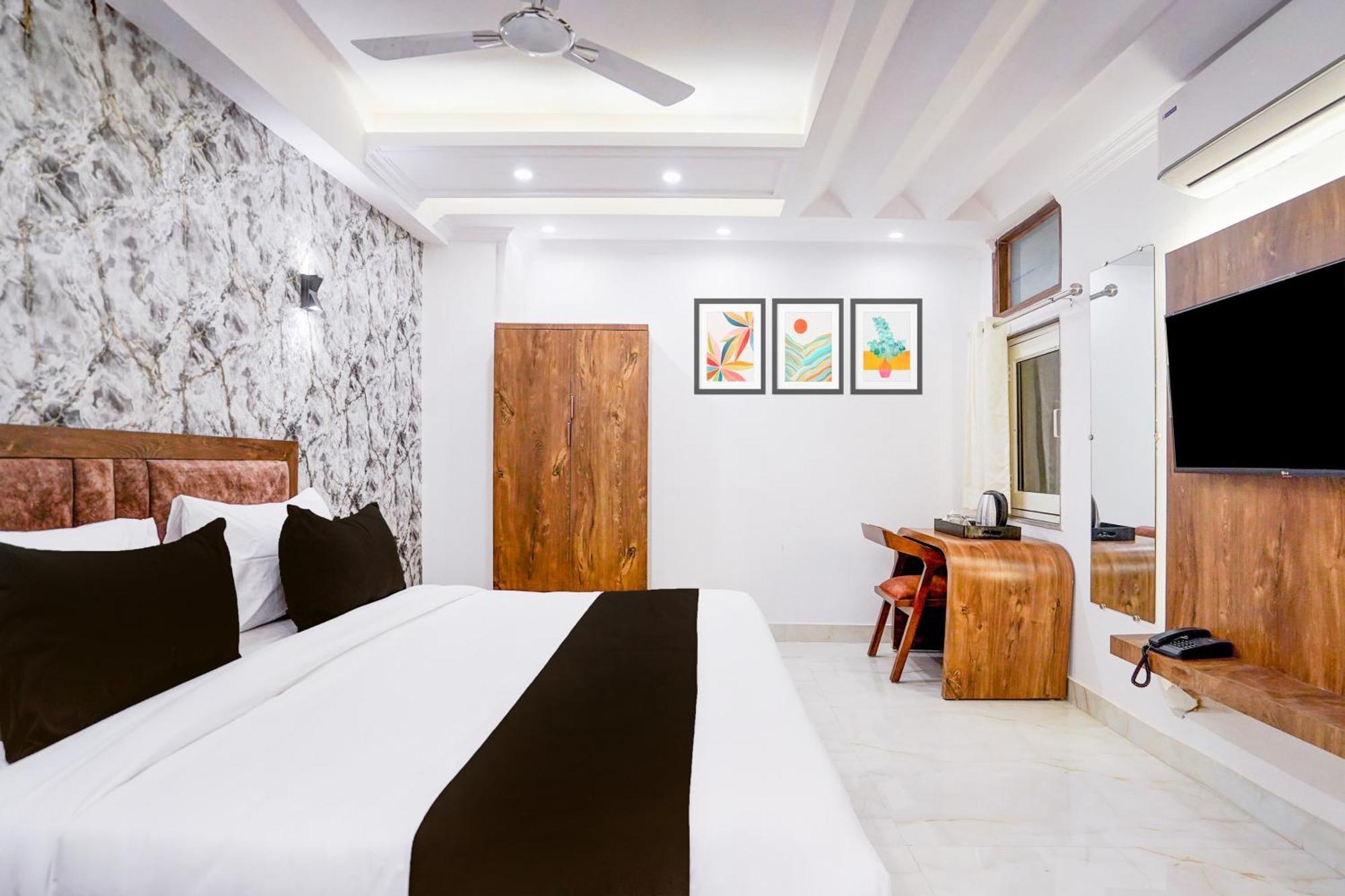 Townhouse Hotel Grand Emporio By Sbg Near Vaishali Metro Station Ghaziabad Esterno foto