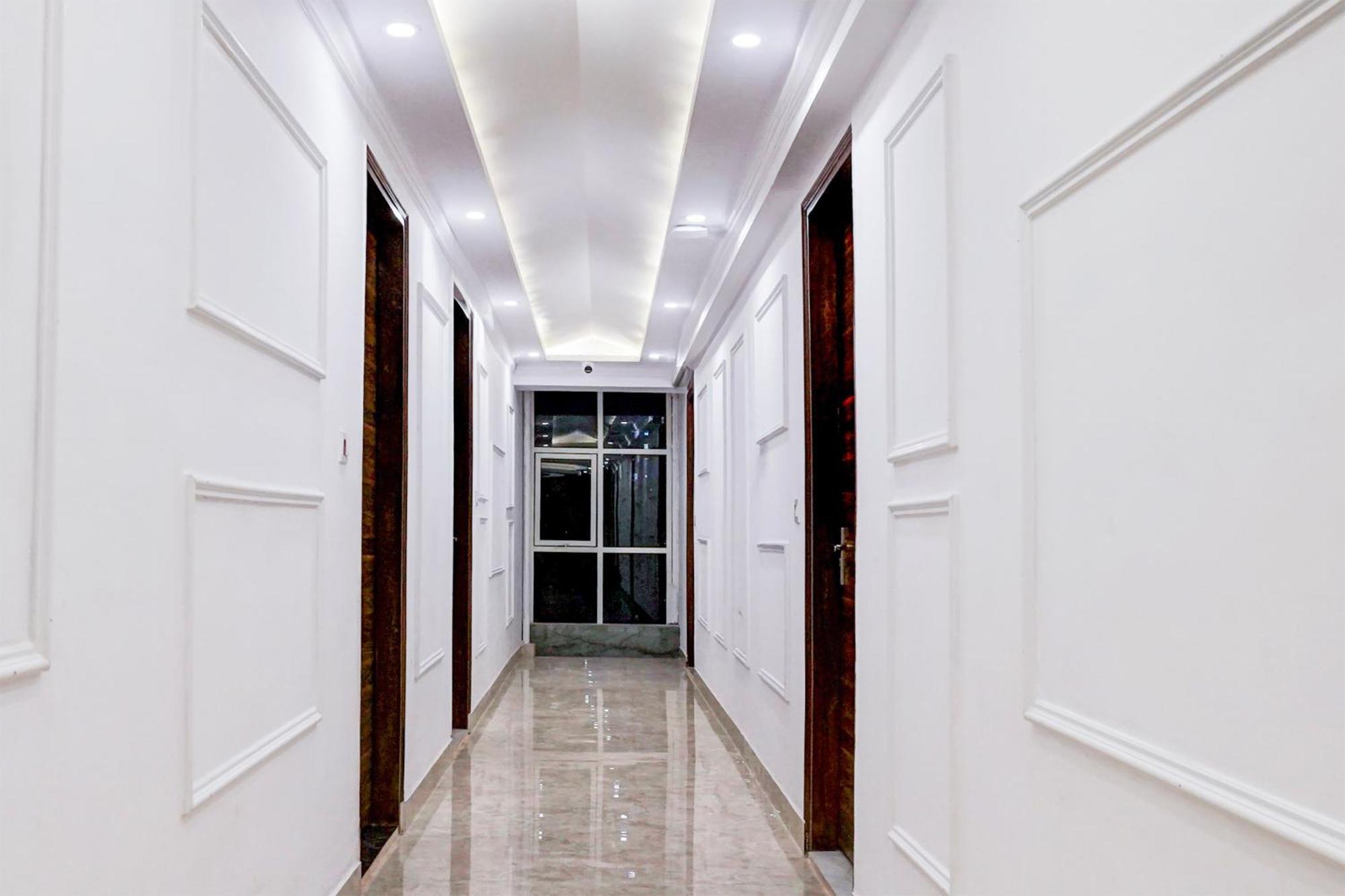 Townhouse Hotel Grand Emporio By Sbg Near Vaishali Metro Station Ghaziabad Esterno foto