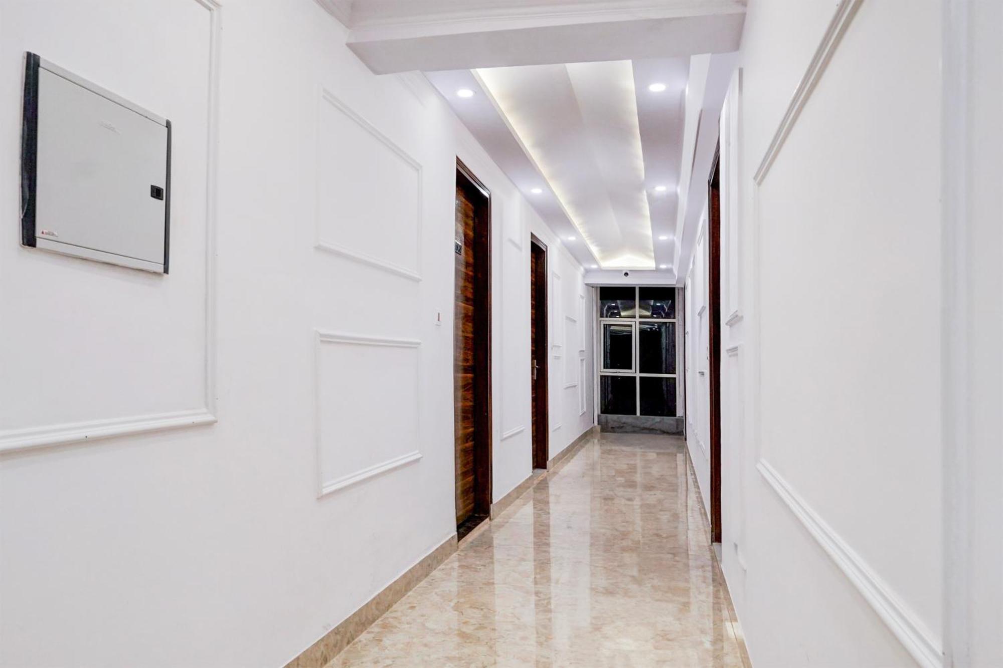 Townhouse Hotel Grand Emporio By Sbg Near Vaishali Metro Station Ghaziabad Esterno foto